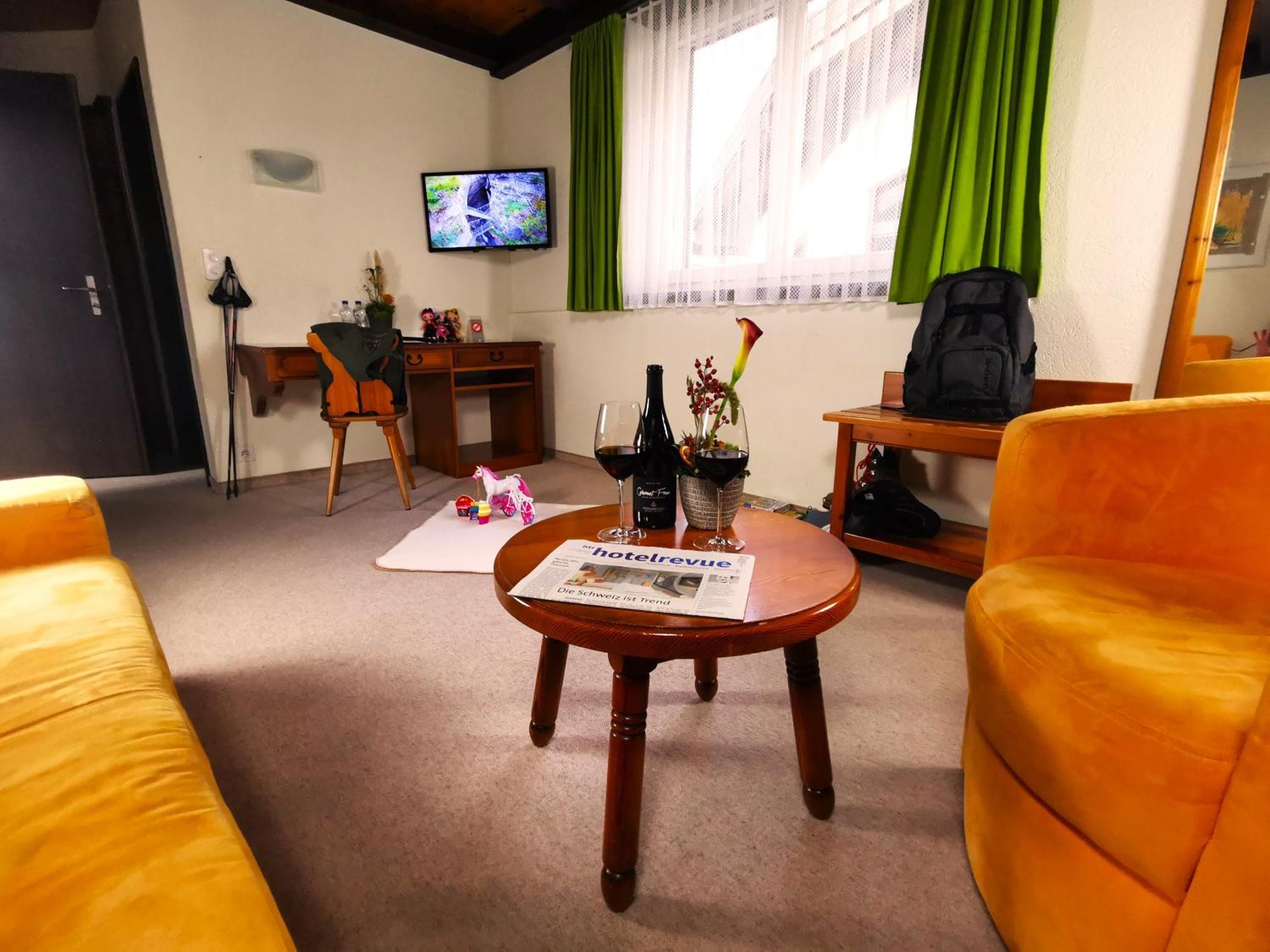 Hotel Alpenblick-Leukerbad-Therme Szoba fotó