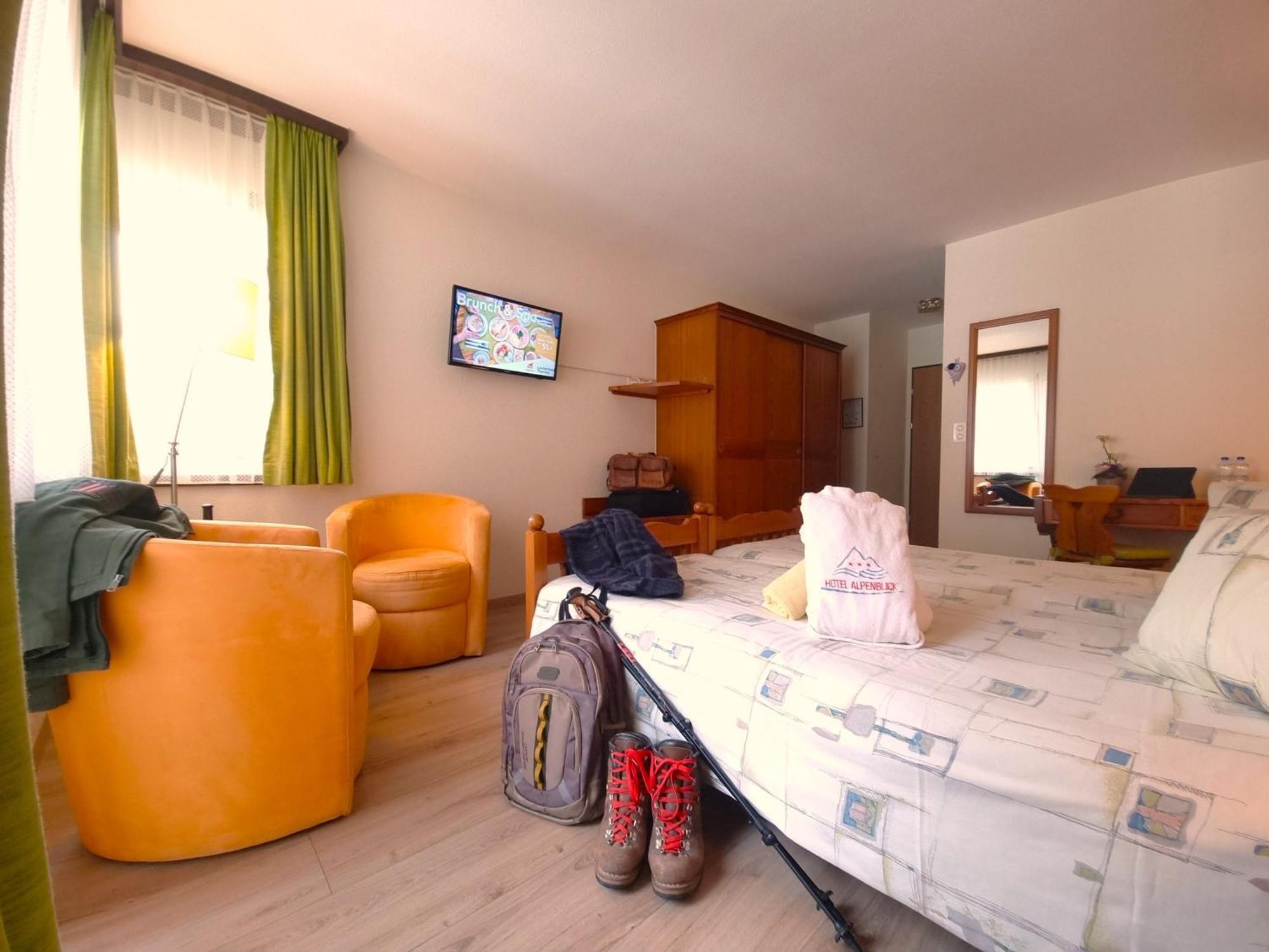 Hotel Alpenblick-Leukerbad-Therme Szoba fotó