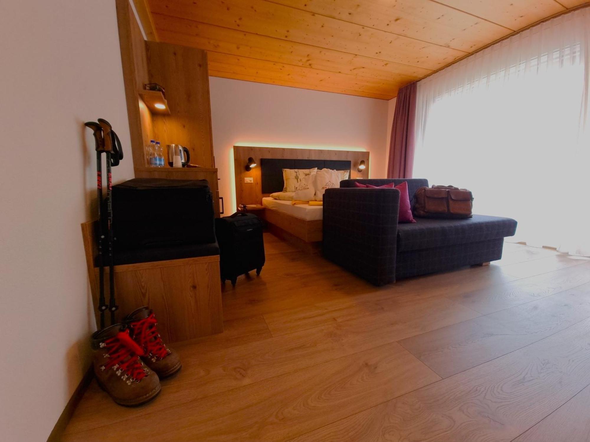 Hotel Alpenblick-Leukerbad-Therme Szoba fotó