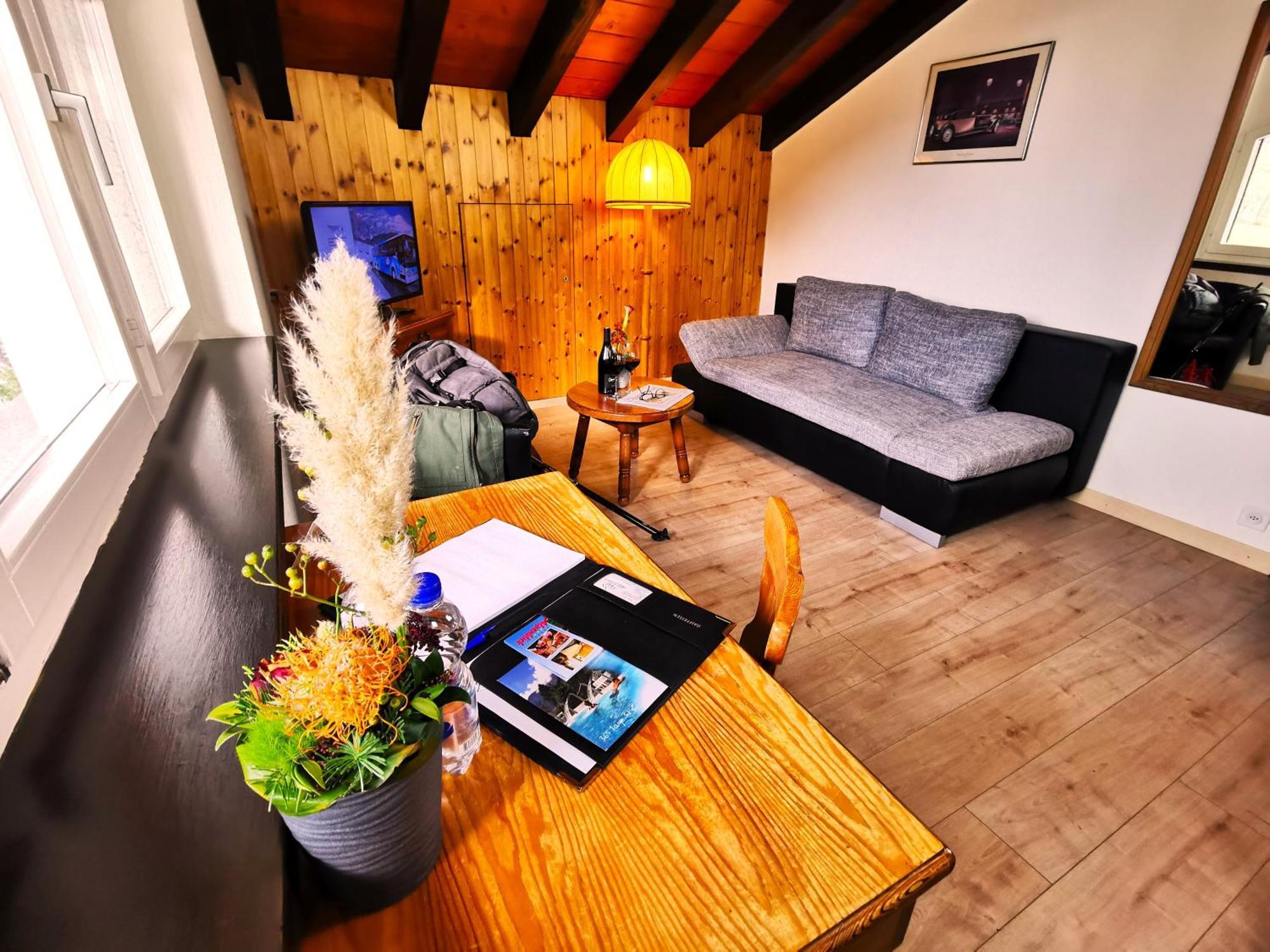 Hotel Alpenblick-Leukerbad-Therme Szoba fotó