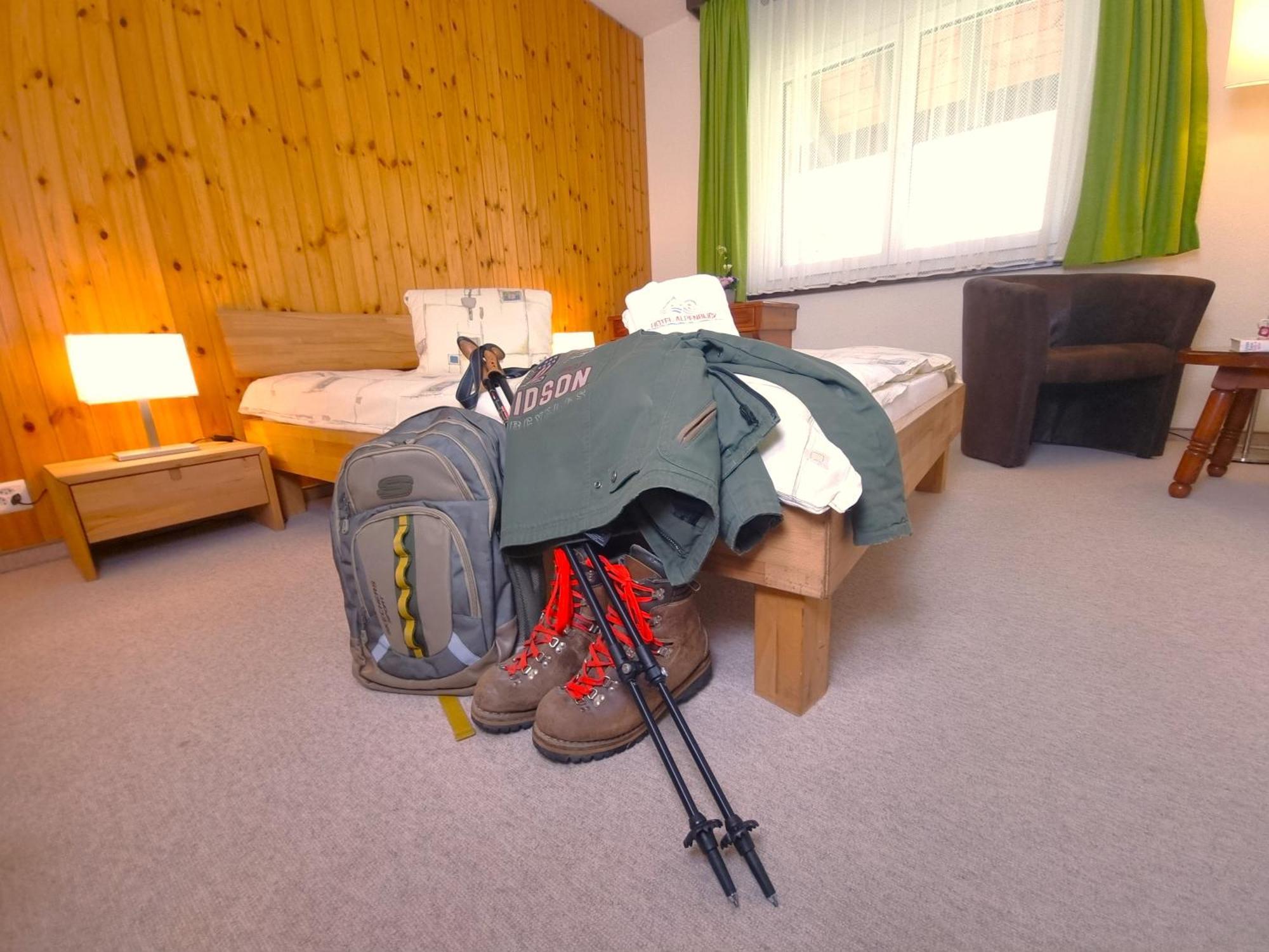 Hotel Alpenblick-Leukerbad-Therme Szoba fotó